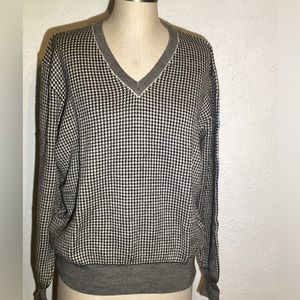 Arnold Brant v-neck plaid sweater size medium